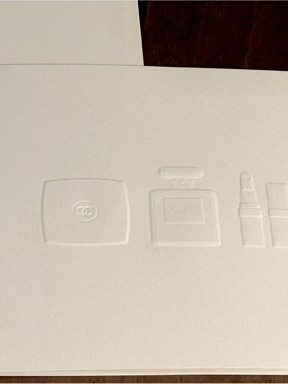 CHANEL White Embossed Makeup Icons Gifting Card - Picture 5 of 10